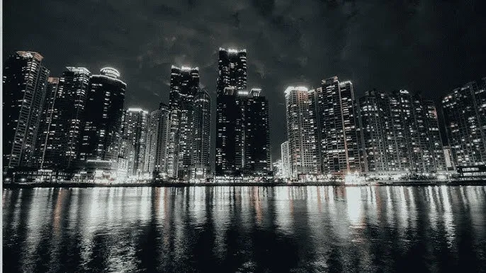 半夜妈妈为什么老叫疼 - 城市之光：霓虹背后的人间烟火